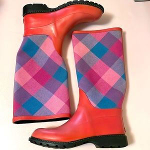 Size 9 rain boots in pink